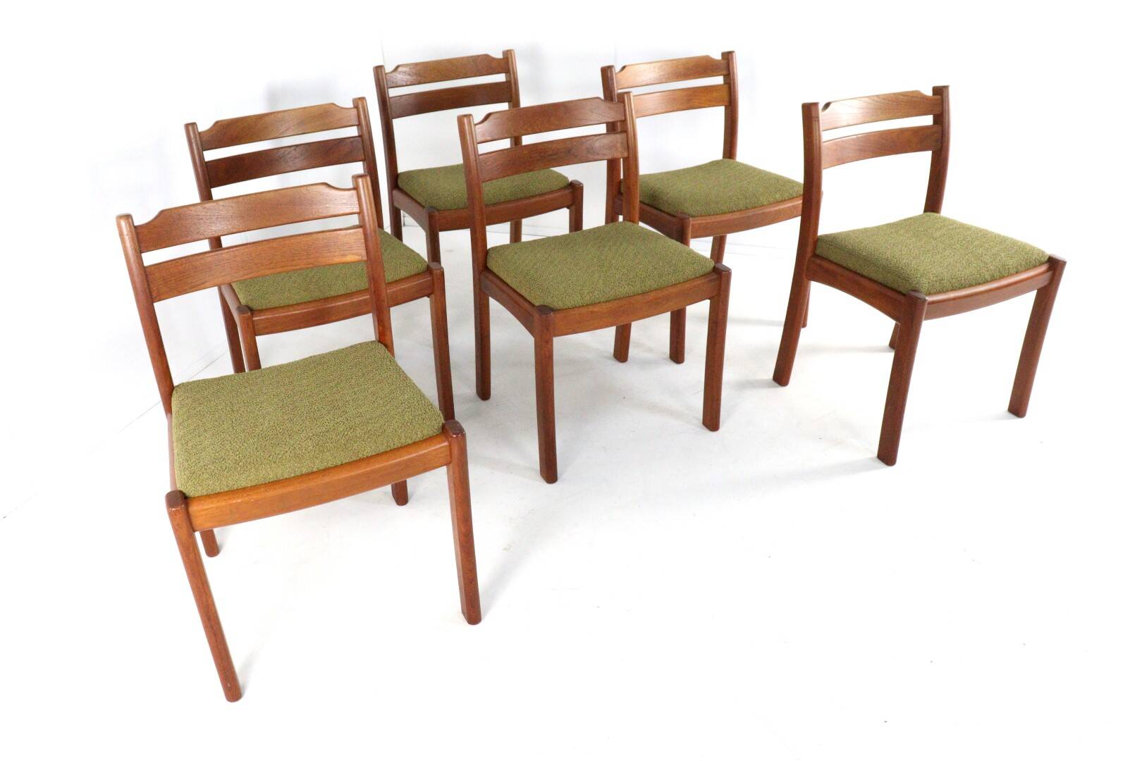 6 chaises dans le goût de Dyrlund 'Sentved'