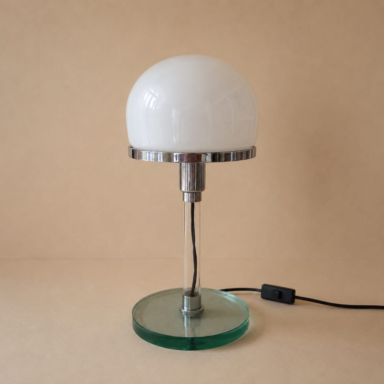 Metalarte Valentino WG24 Bauhaus table lamp, 1980s