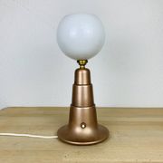 Lampe art déco conique cuivre et globe opaline