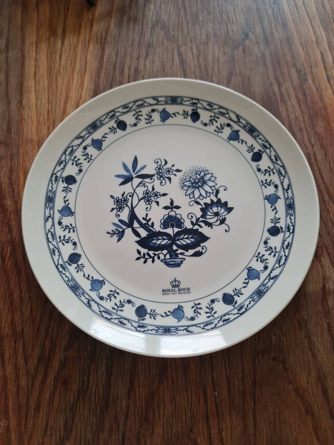 Serving dish with its shovel