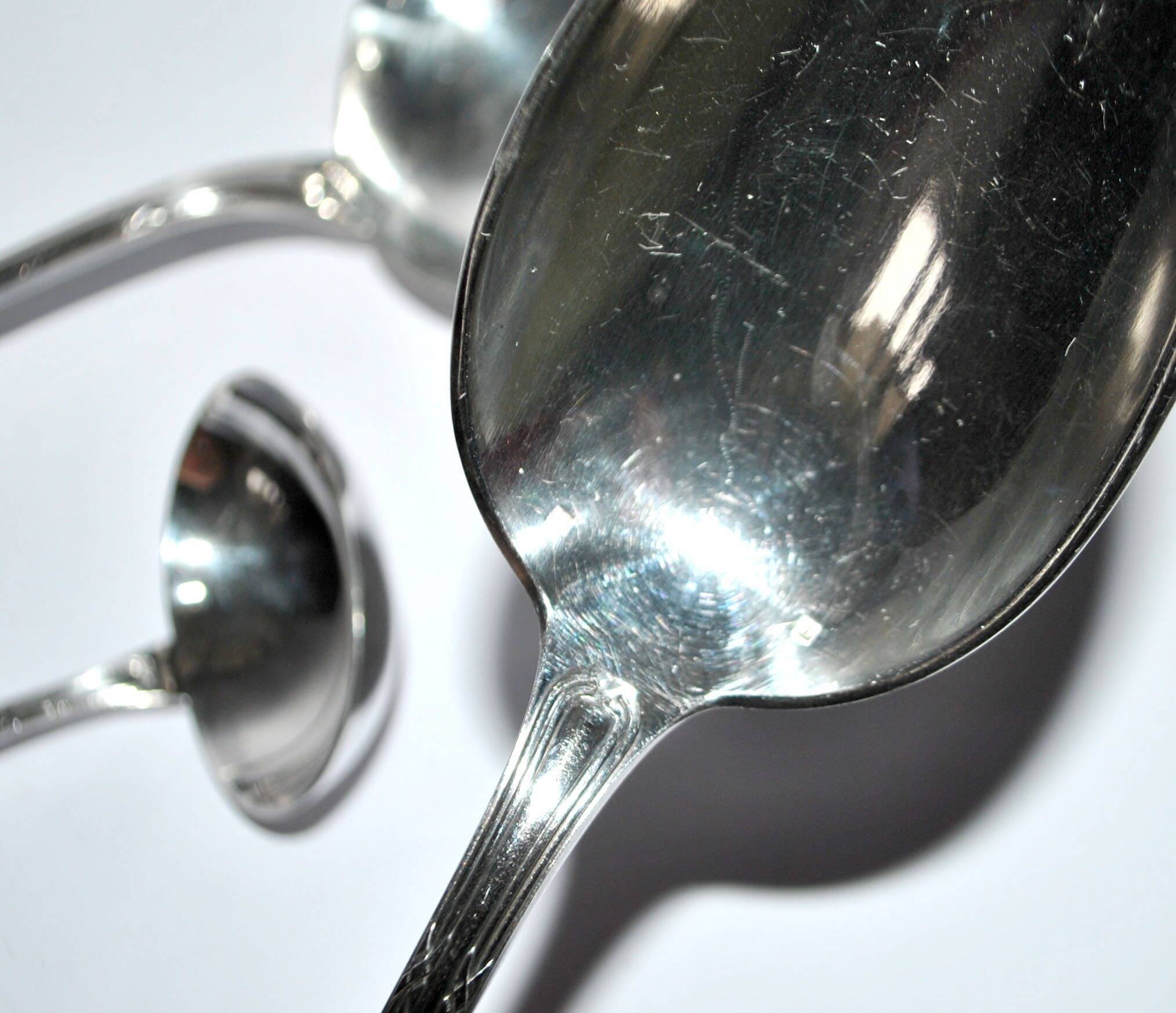 3 cuillères à sauce et louche Rubans croisés nœuds en métal argenté Reneka