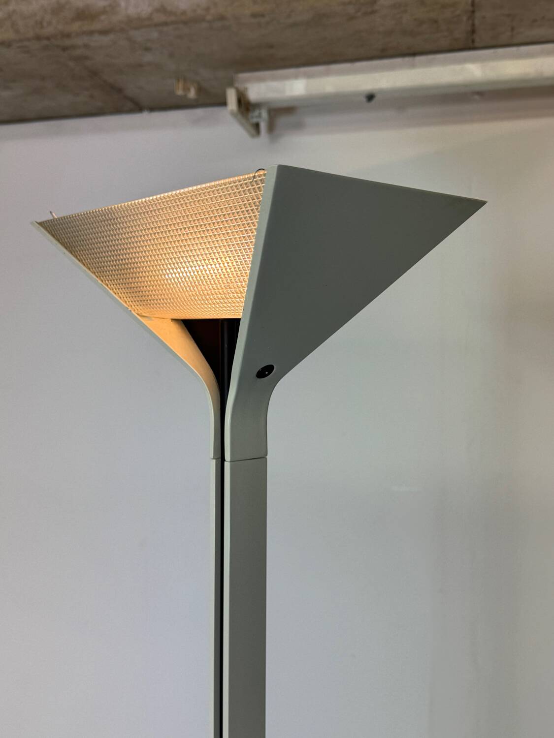 Lampadaire Papillona blanc de design italien par Tobia Scarpa pour Flos, It