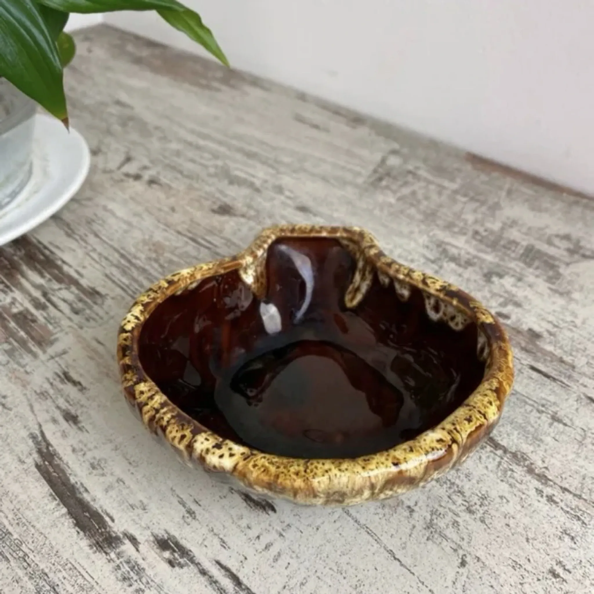 Ceramic shell catchall