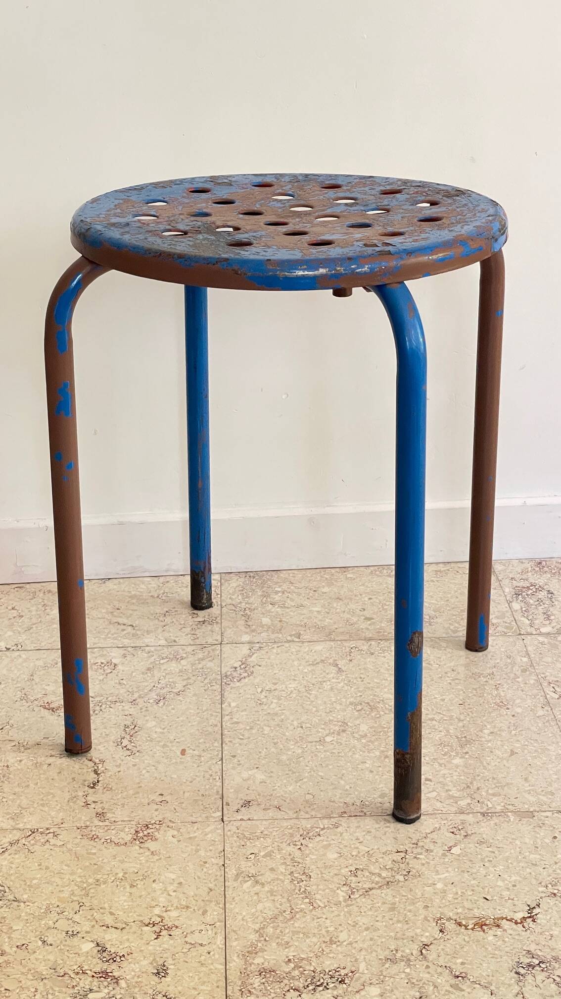 Tabouret industriel acier patine bleue & chocolat vintage