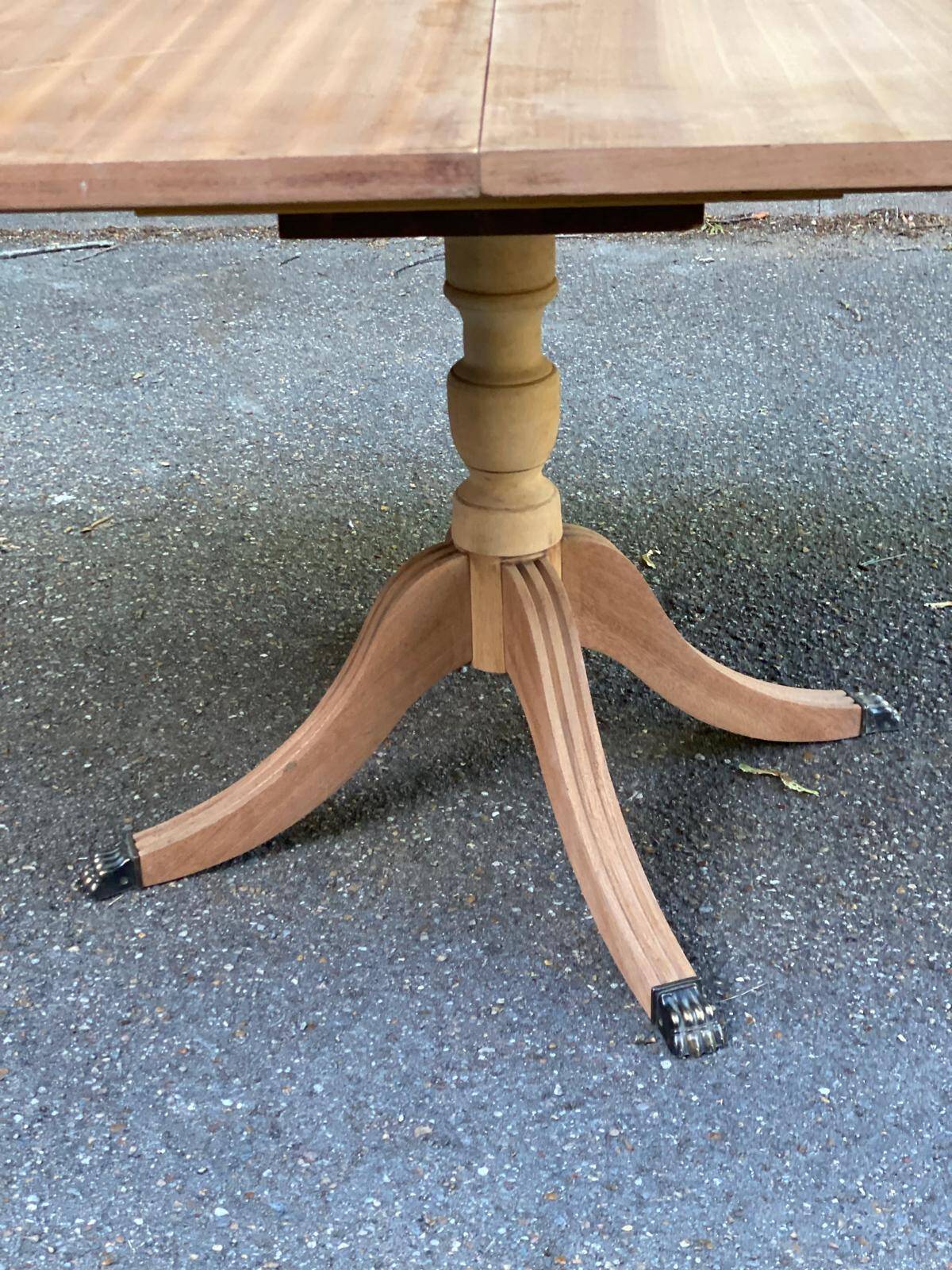 Extendable round dining table with central leg, renovated in raw wood, 20th century