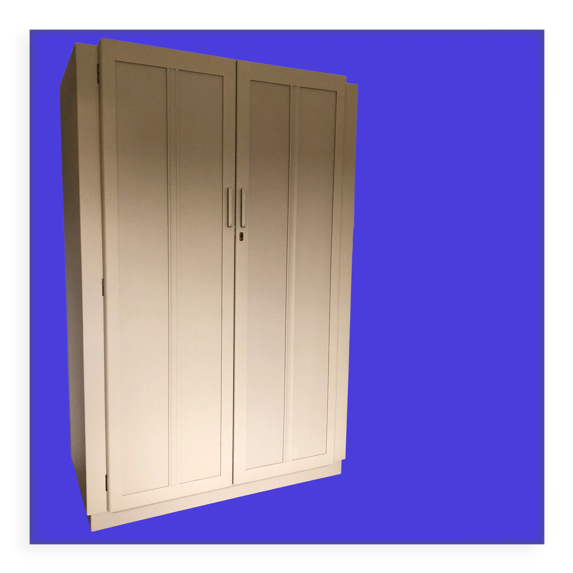 English wardrobe from the 50s/60s, restyled in Crème d'Artichaut