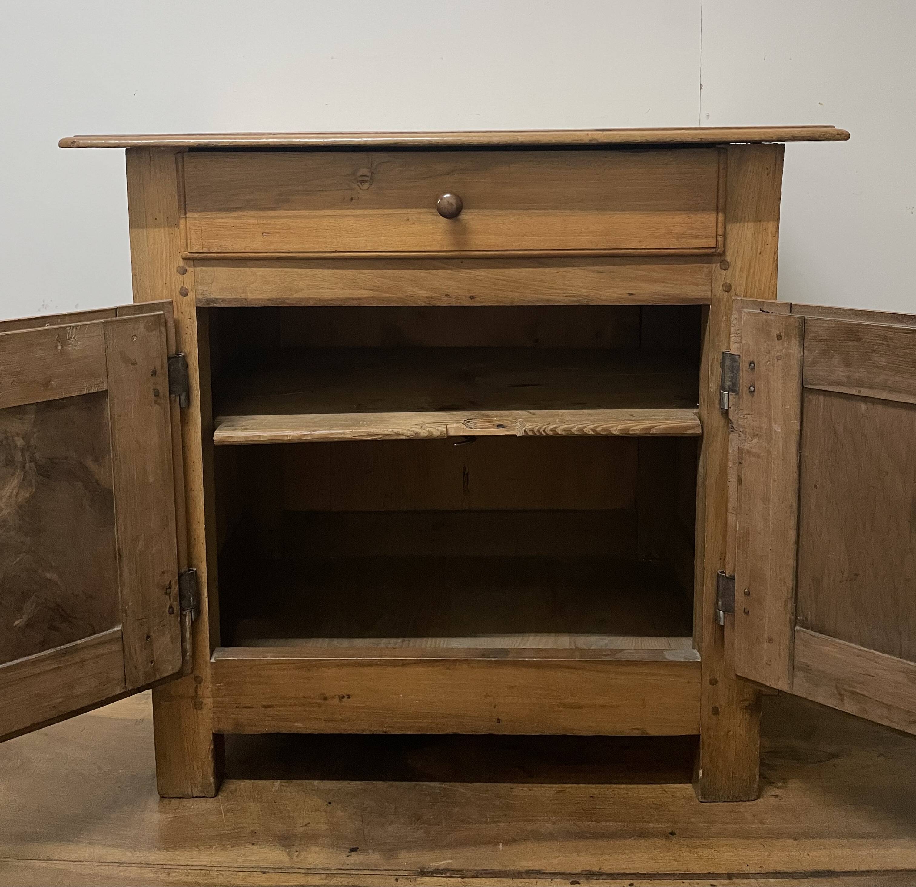 Small Community Furniture in Walnut from the end of the 18th century