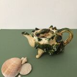 Ceramic teapot with a capacity of 0.5 liters in the shape of a shell