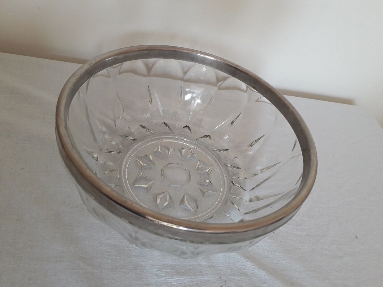 Glass salad bowl