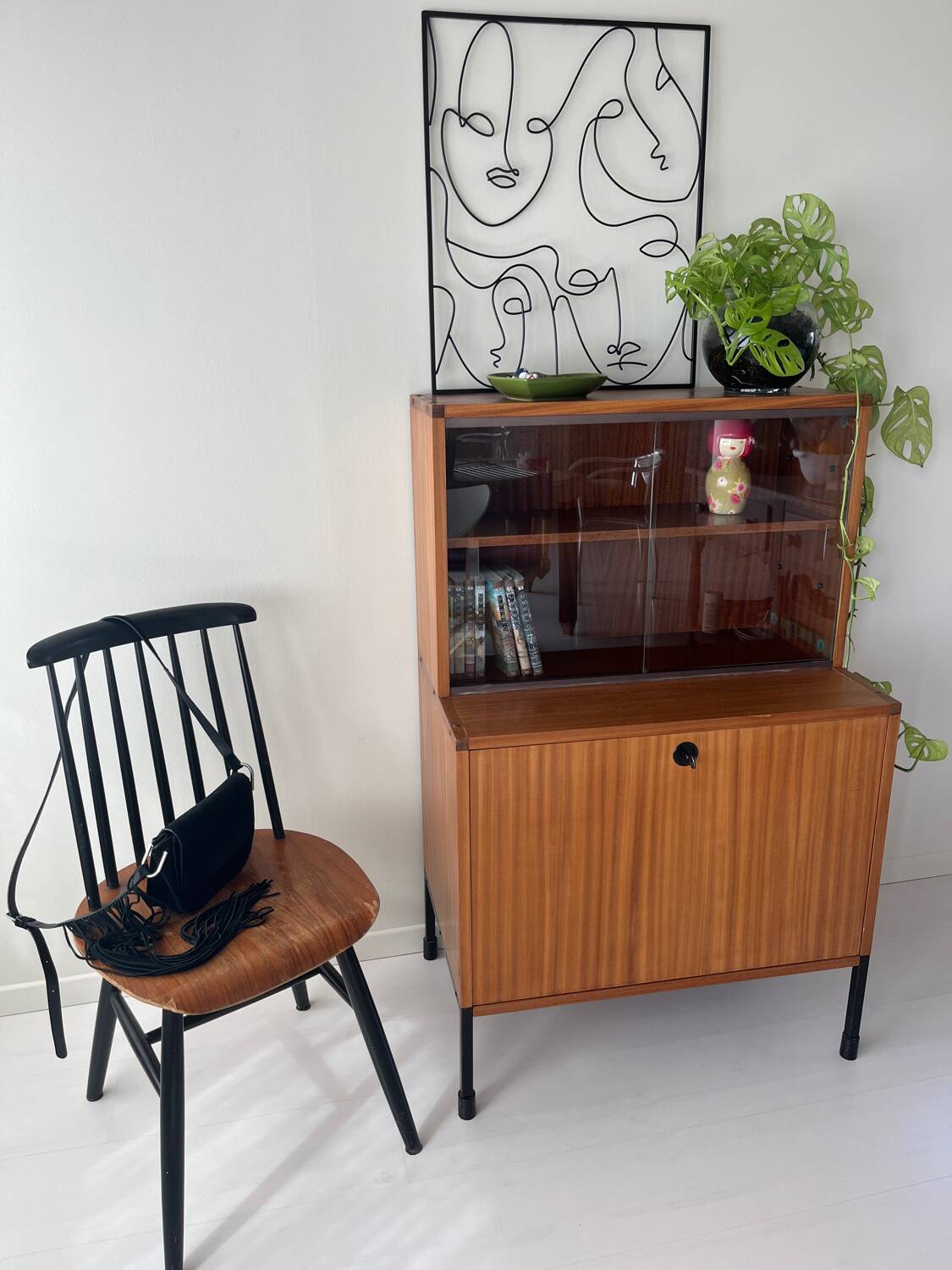 ARP display cabinet by Mortier Motte and Guariche