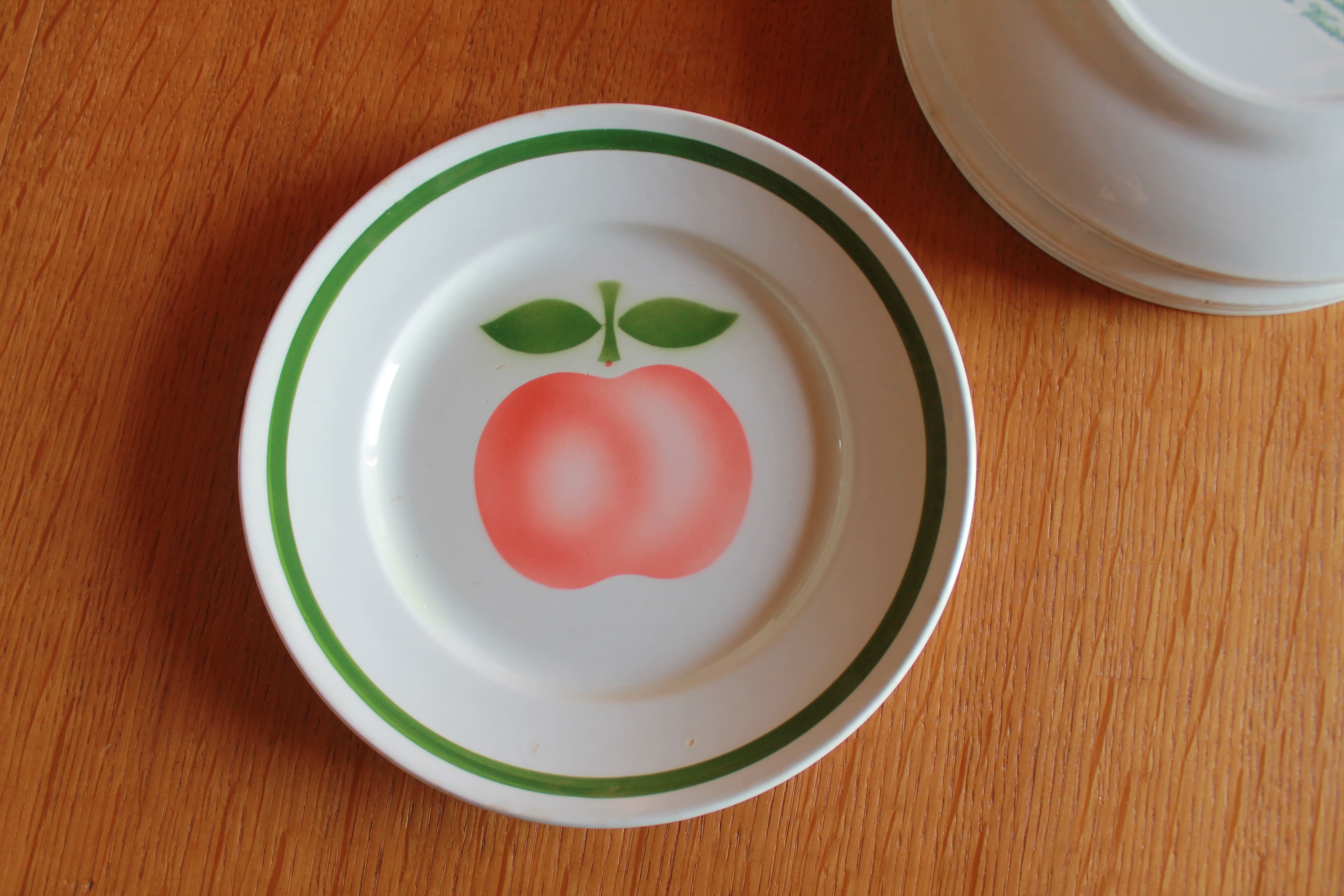 6 vintage apple plates