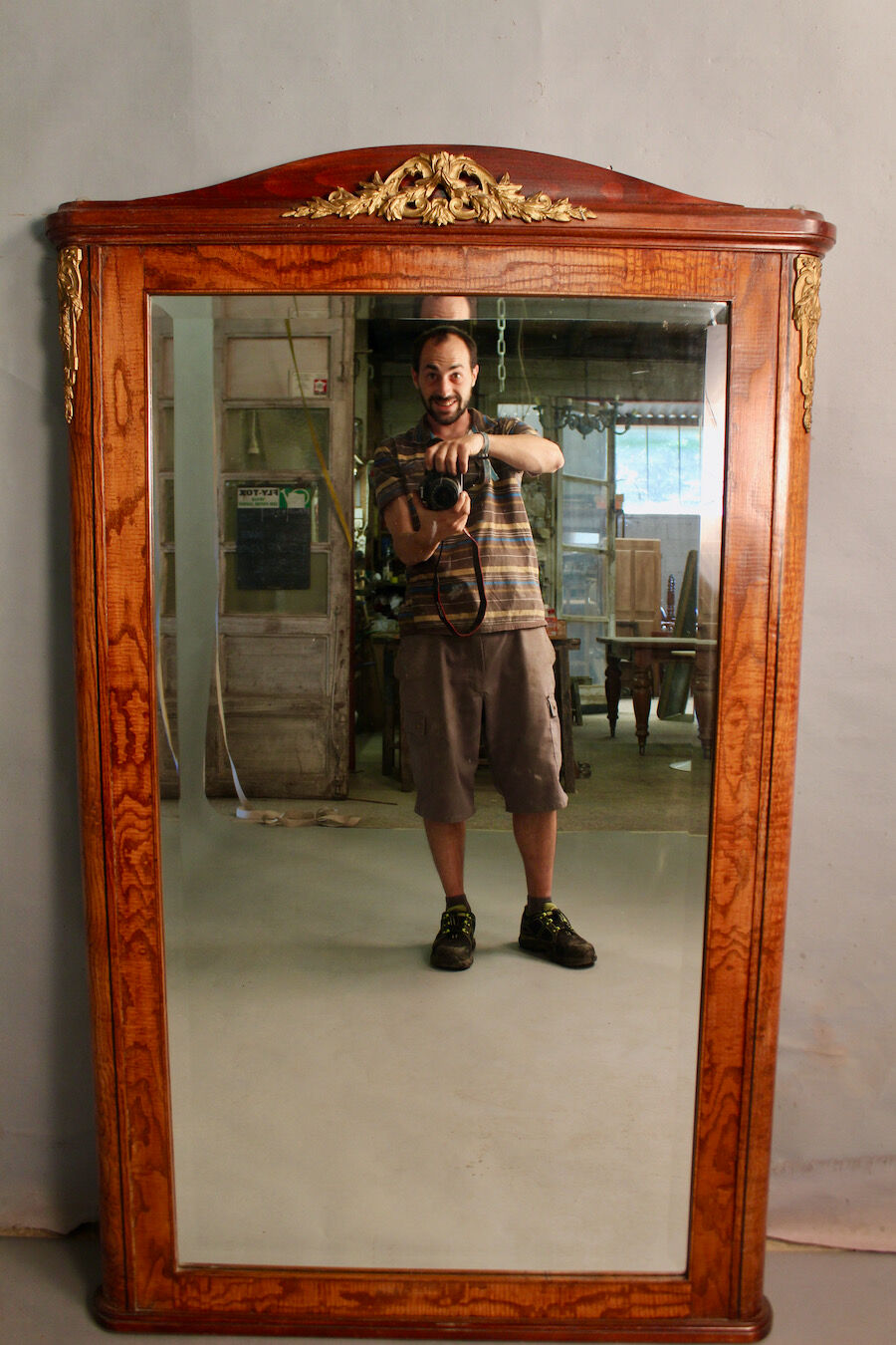 Foot mirror with bronze huts