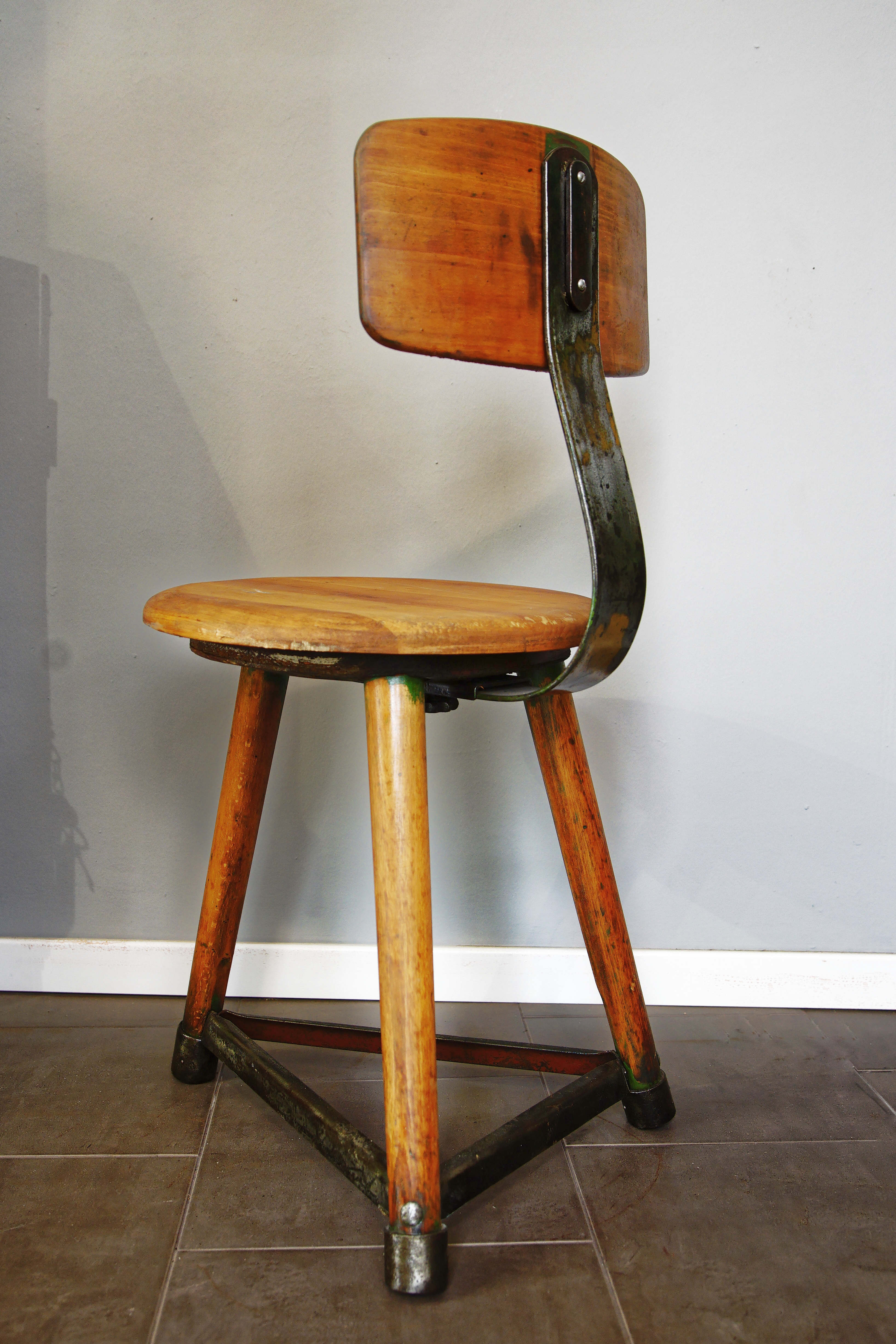 Workshop chair Ama elastic round with backrest (413)