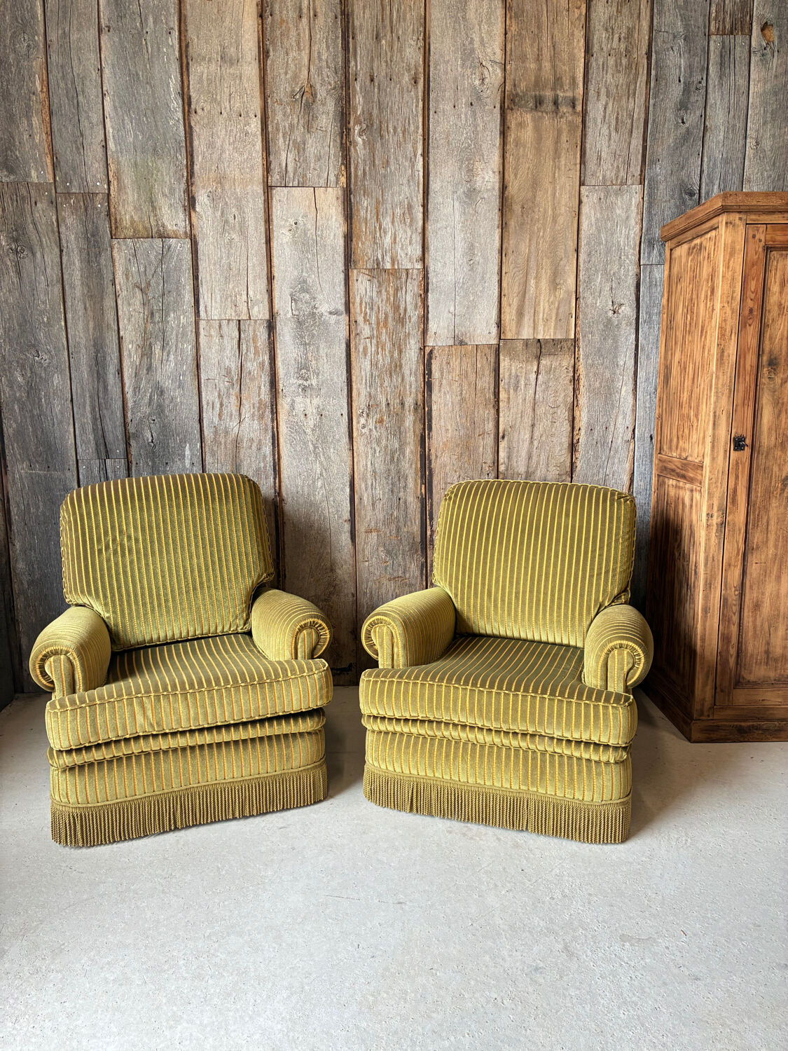 Pair of green recliner chairs