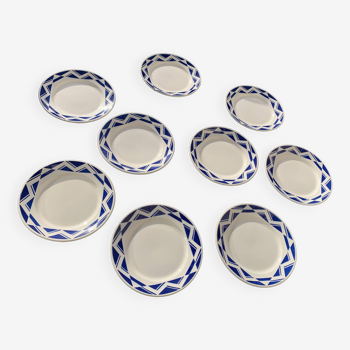 9 petites assiettes, modele Courville, Badonviller, made in france, motifs géométriques bleus