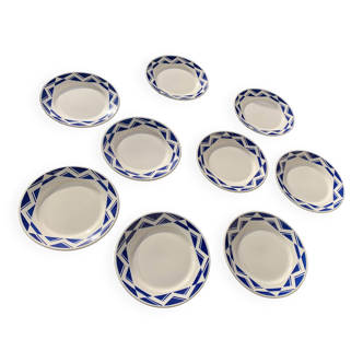 9 petites assiettes, modele Courville, Badonviller, made in france, motifs géométriques bleus