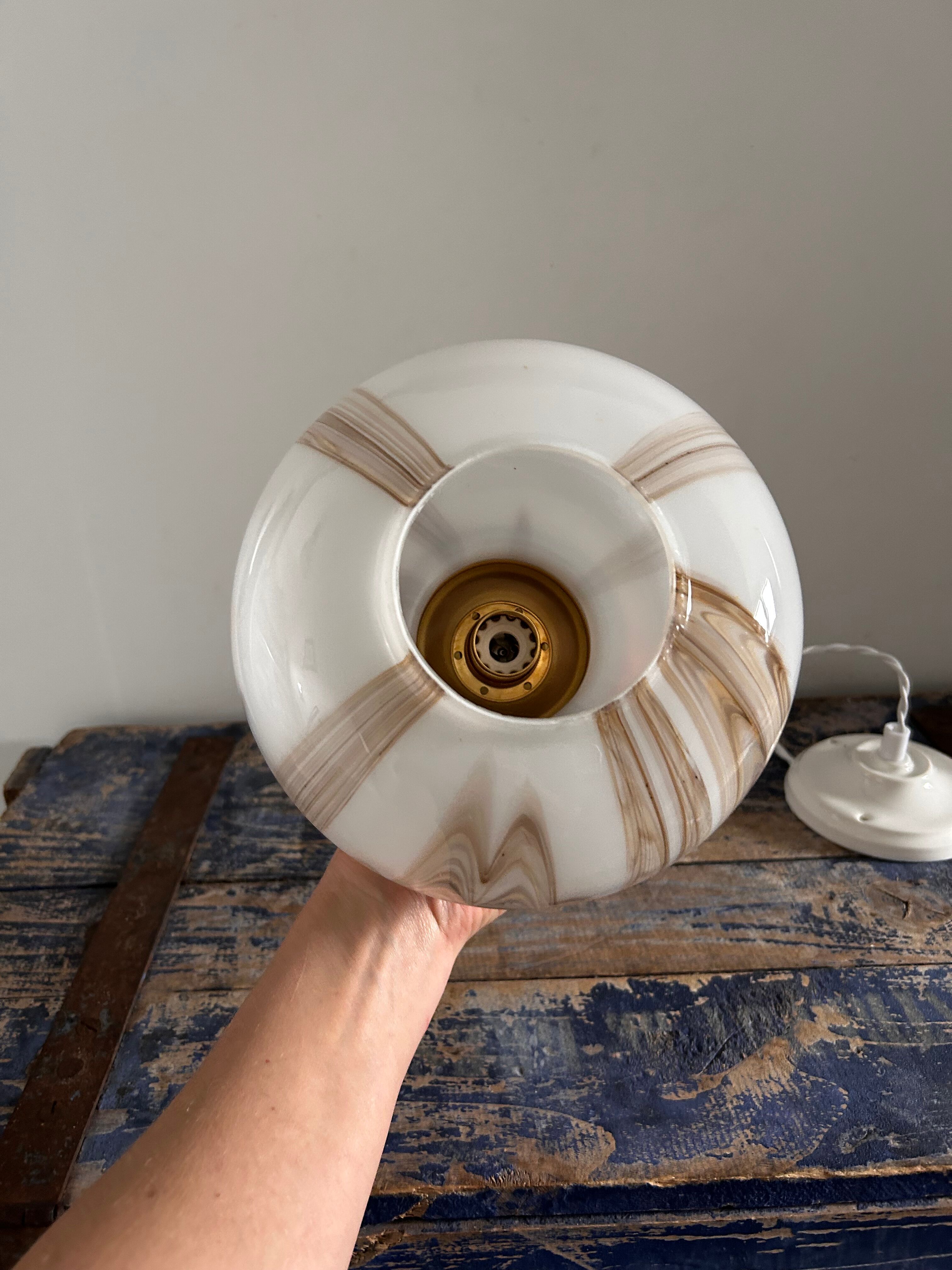 Art Deco suspension in marbled opaline