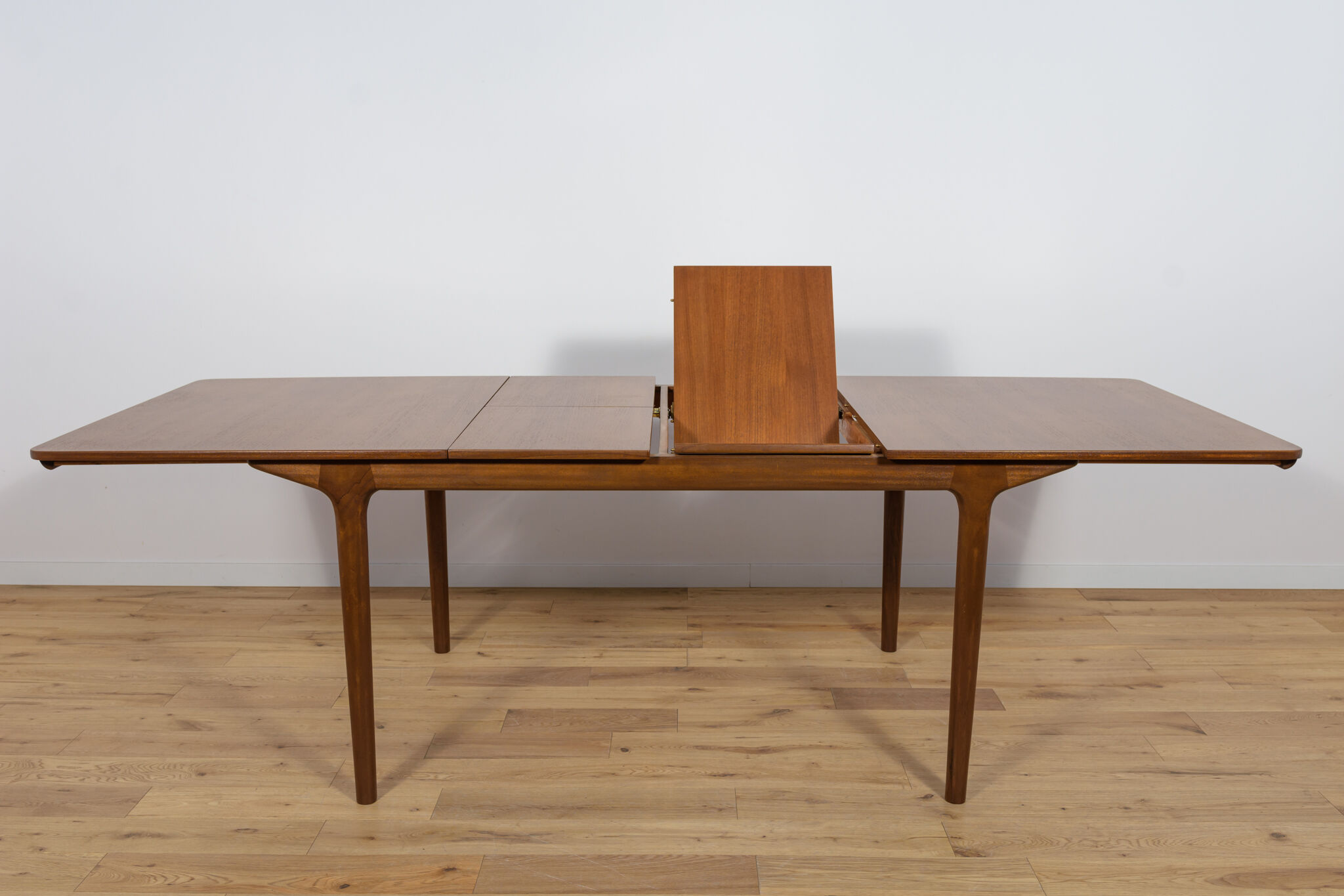 Mid-Century Teak Extendable Dining Table from McIntosh, 1960s