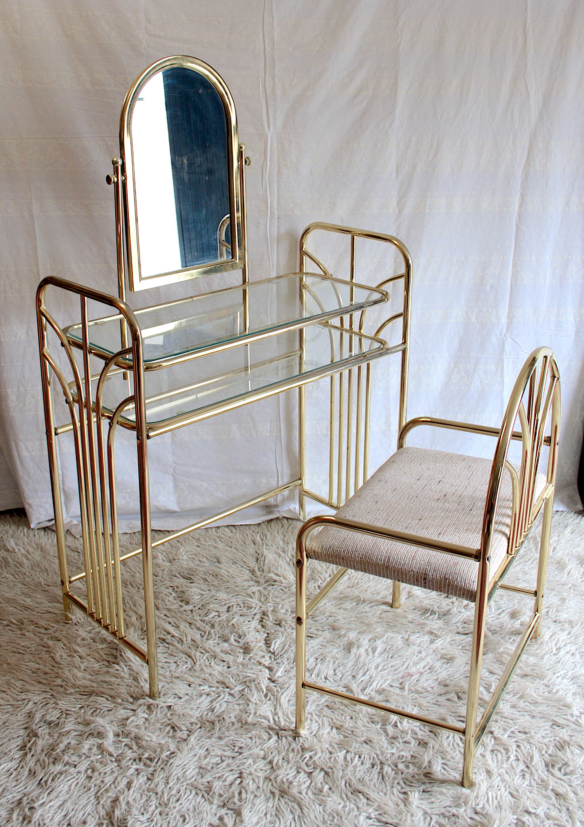 Coiffeuse et son siège métal doré années 70