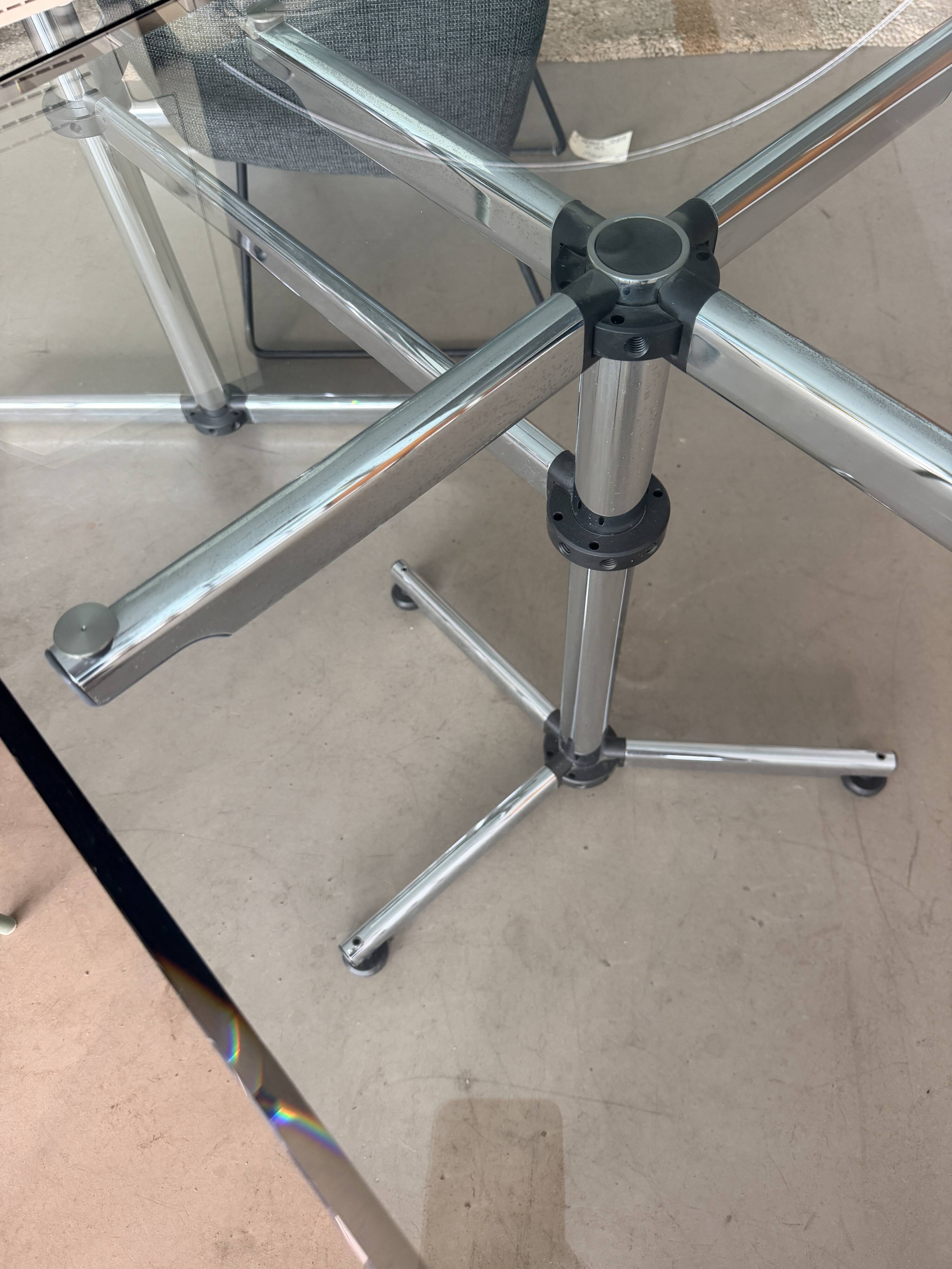 USM Haller Kitos desk