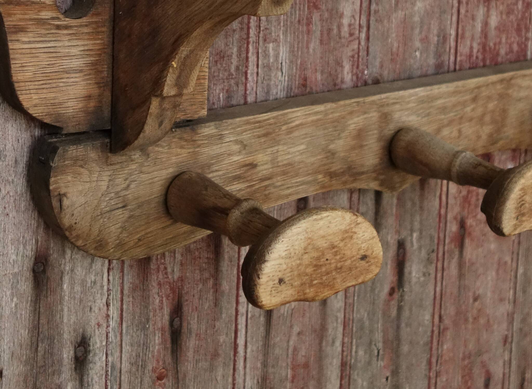 Porte-manteau mural ancien en bois