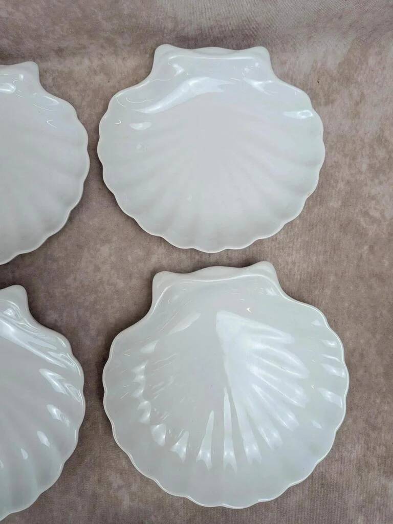 Set of 8 scallop shell plates