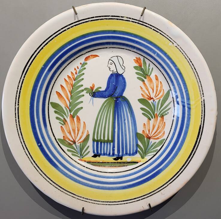 Set of 2 Quimper plates