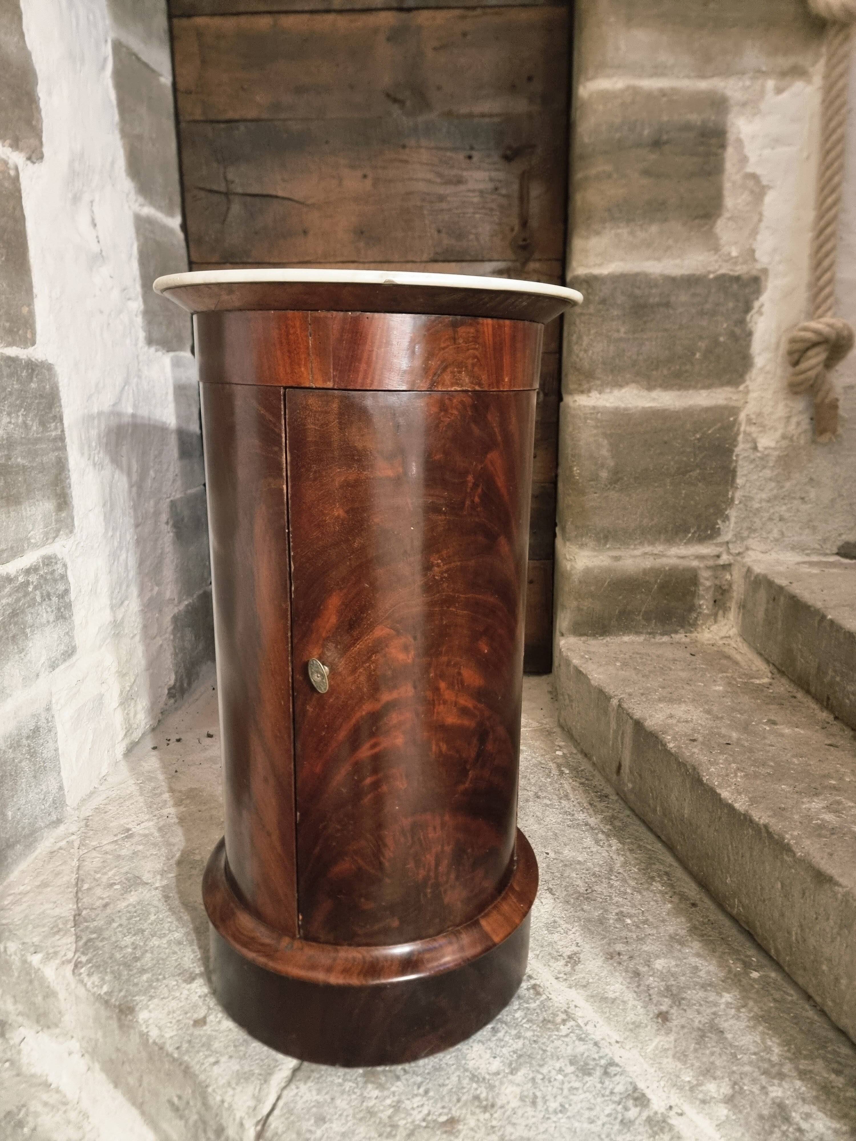 Antique French Empire Somno (bedside table) in mahogany with a marble top, circa 1805–1820.