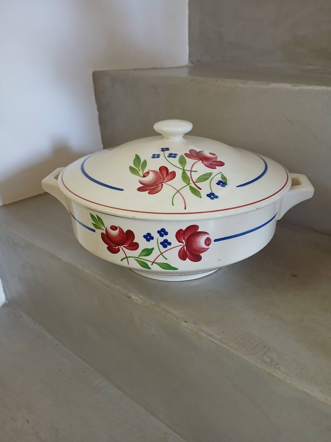 Antique "Bagatelle" soup tureen from Lunéville