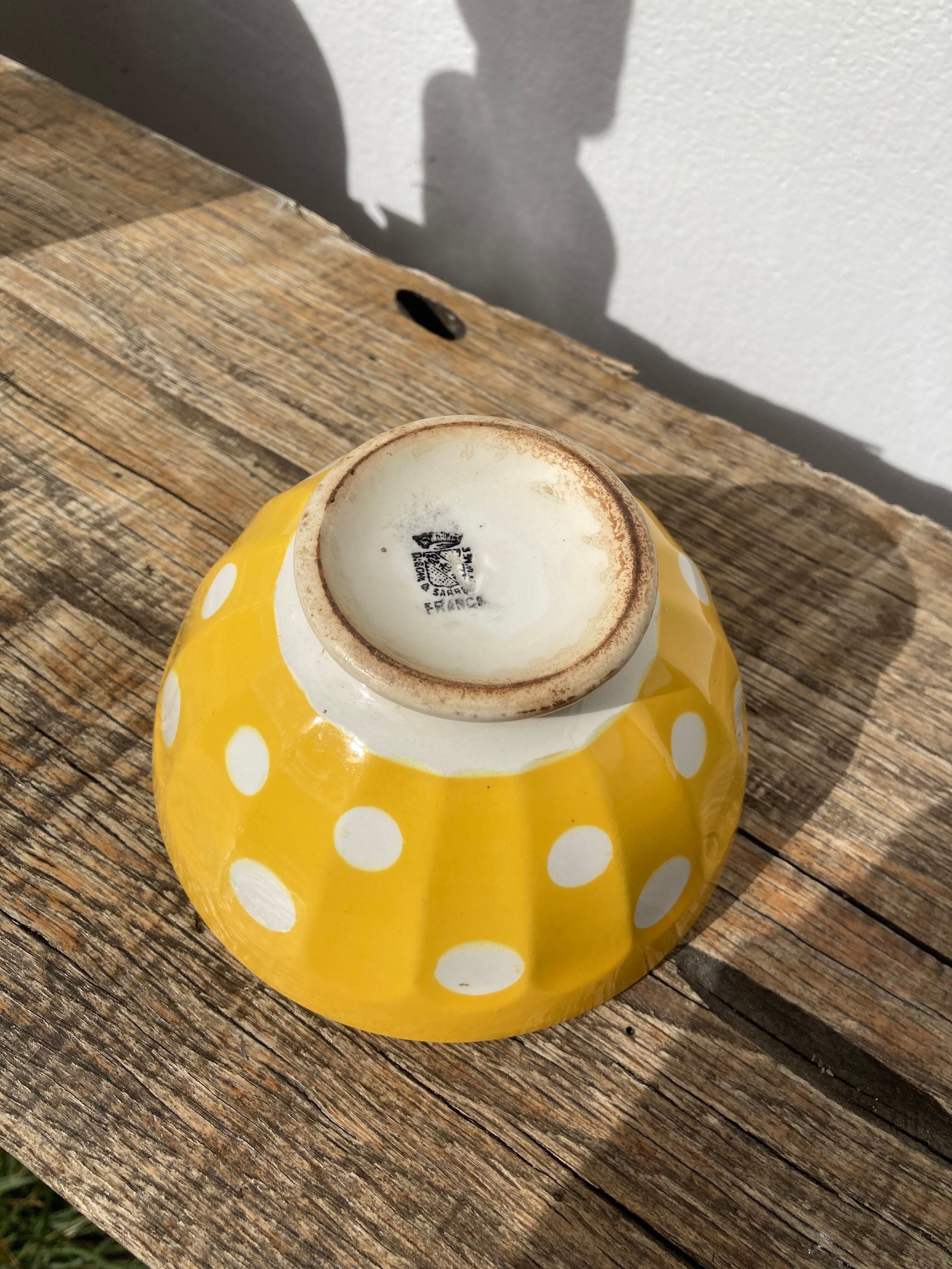 Old bowl Sarreguemines Digoin yellow with white polka dots, antique ceramics