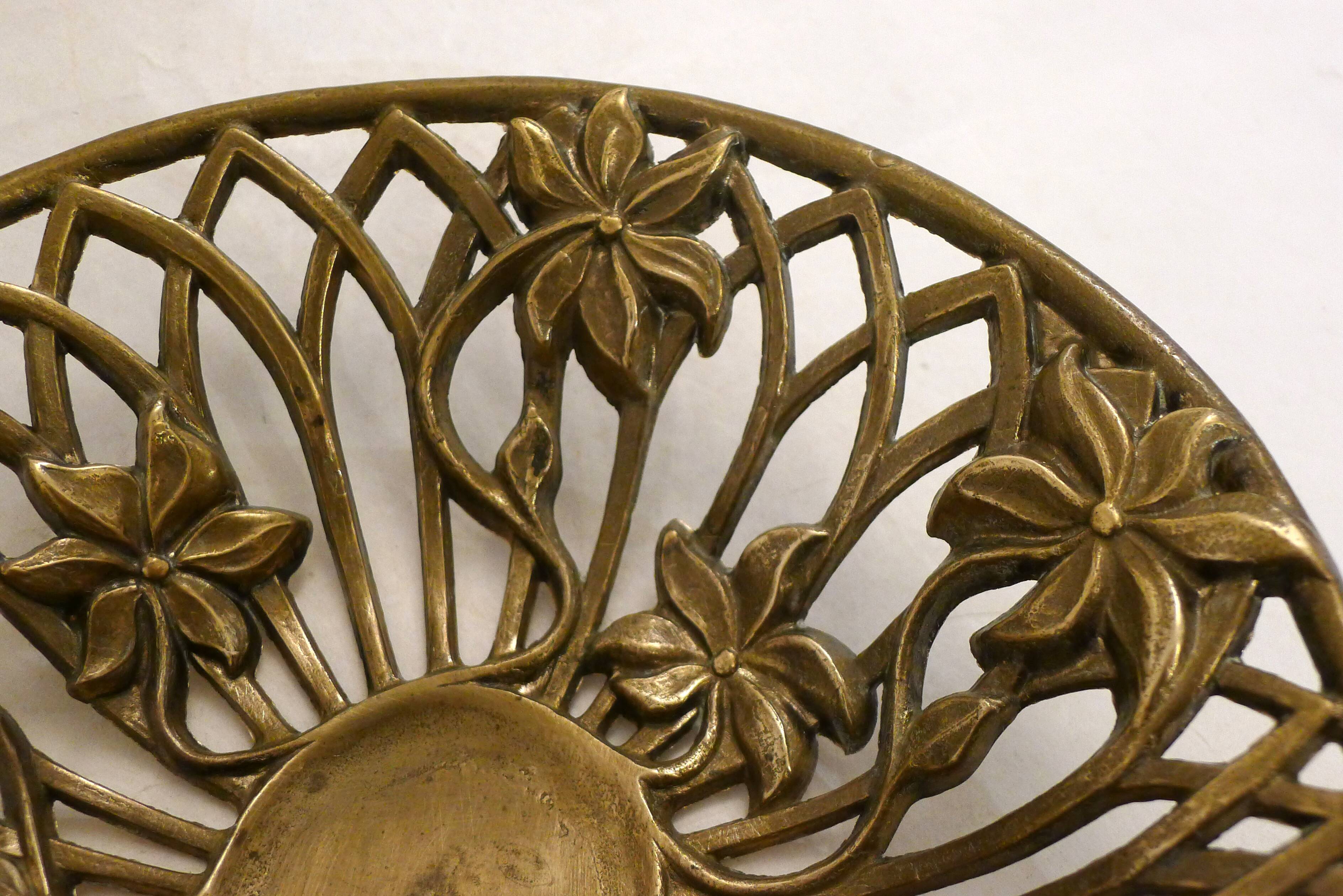 Openwork Art Nouveau basket in gilded brass