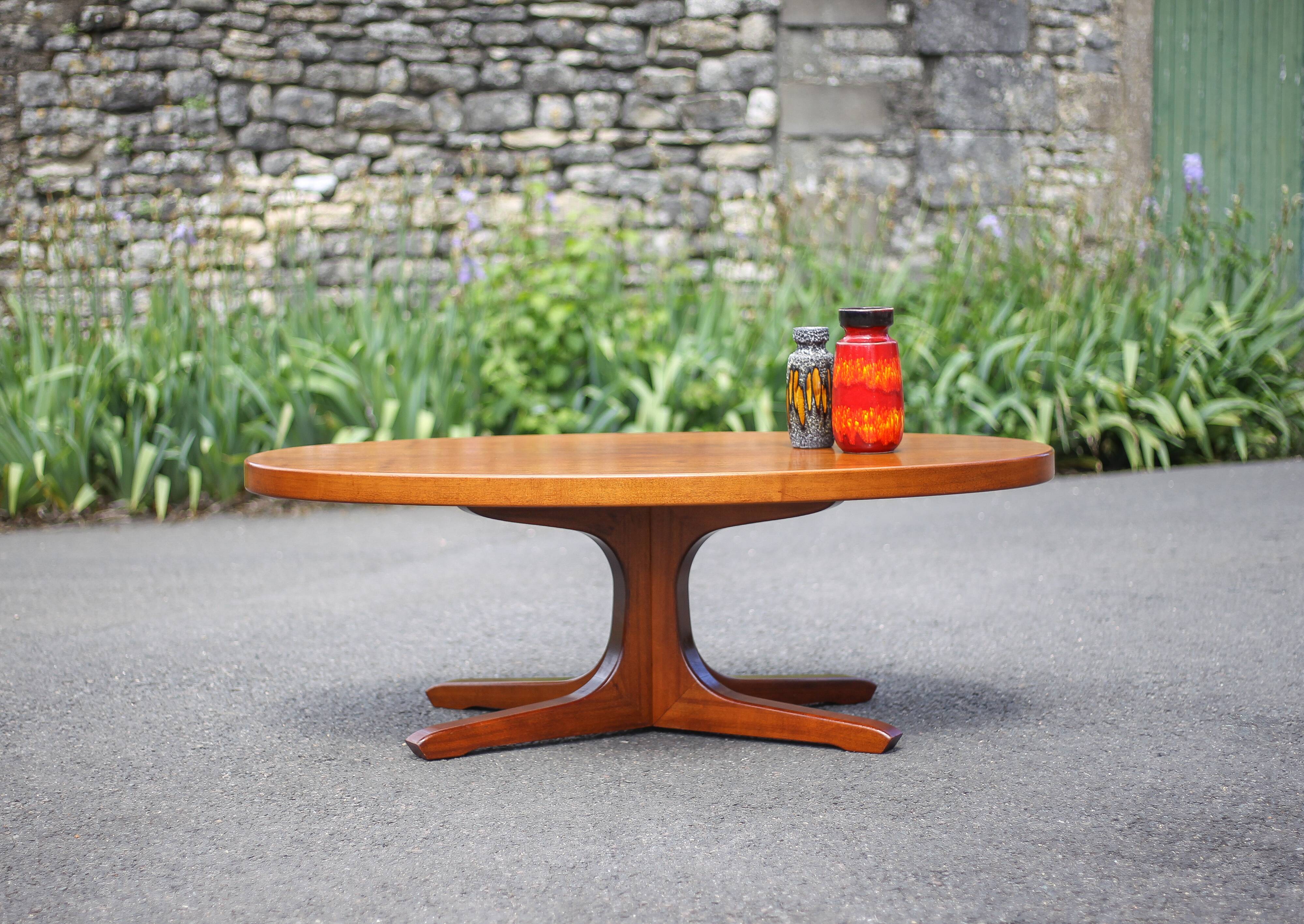 Baumann coffee table, star foot wooden table, vintage coffee table, living room table, 70's