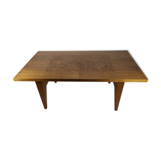 Extendable compass foot table