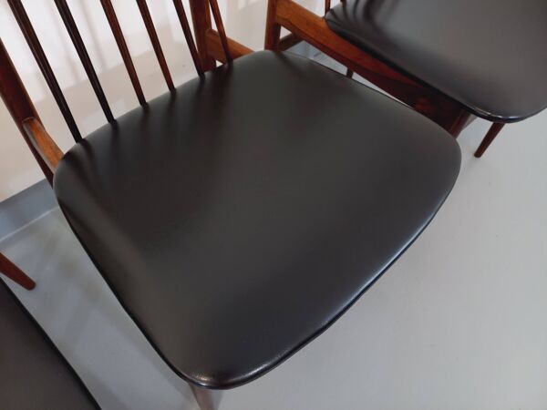 Suite de 4 chaises vintage style scandinave en palissandre des années 60, par Ernst Martin Dettinger