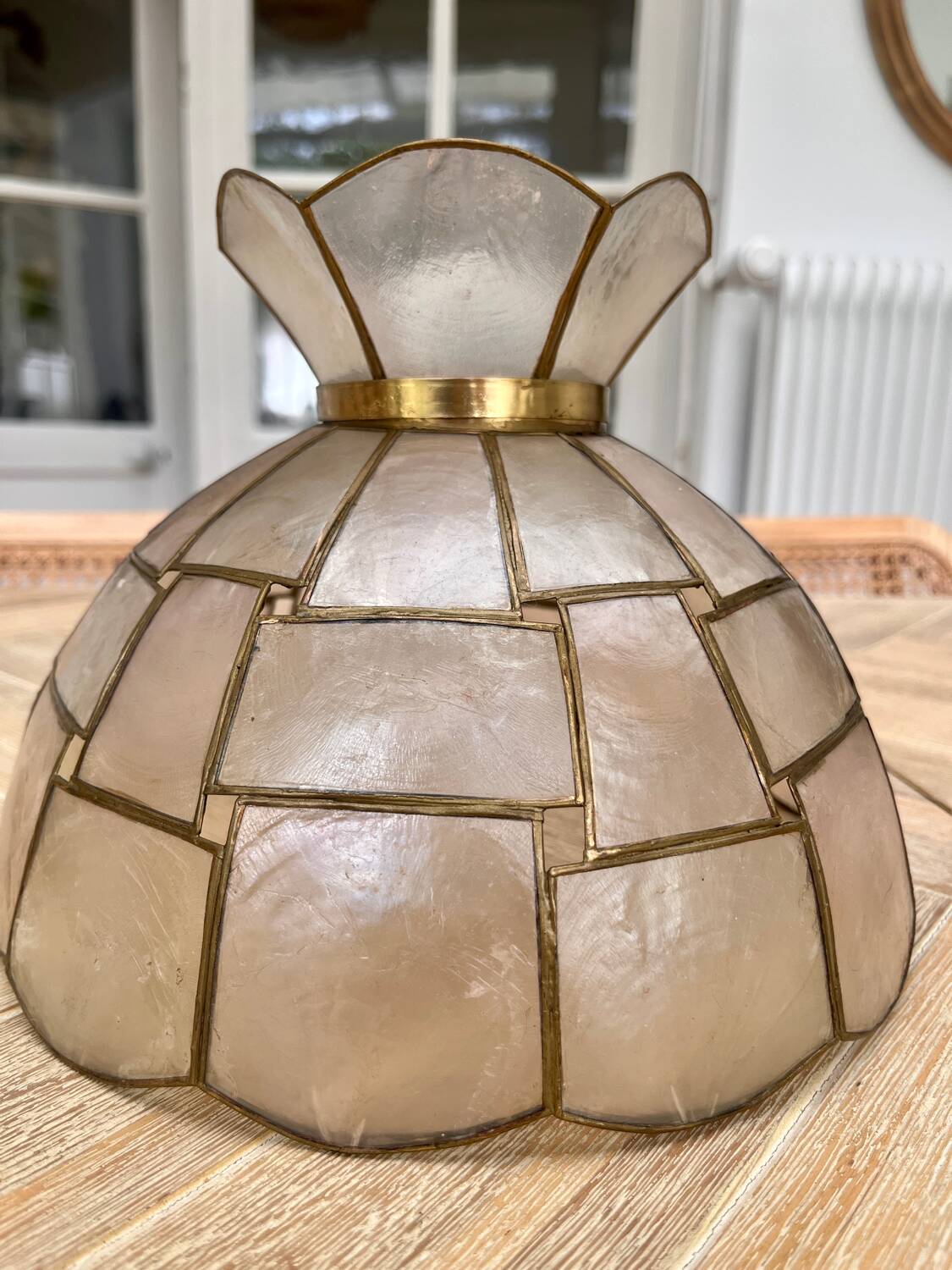 Mother-of-pearl pendant "Illusion"