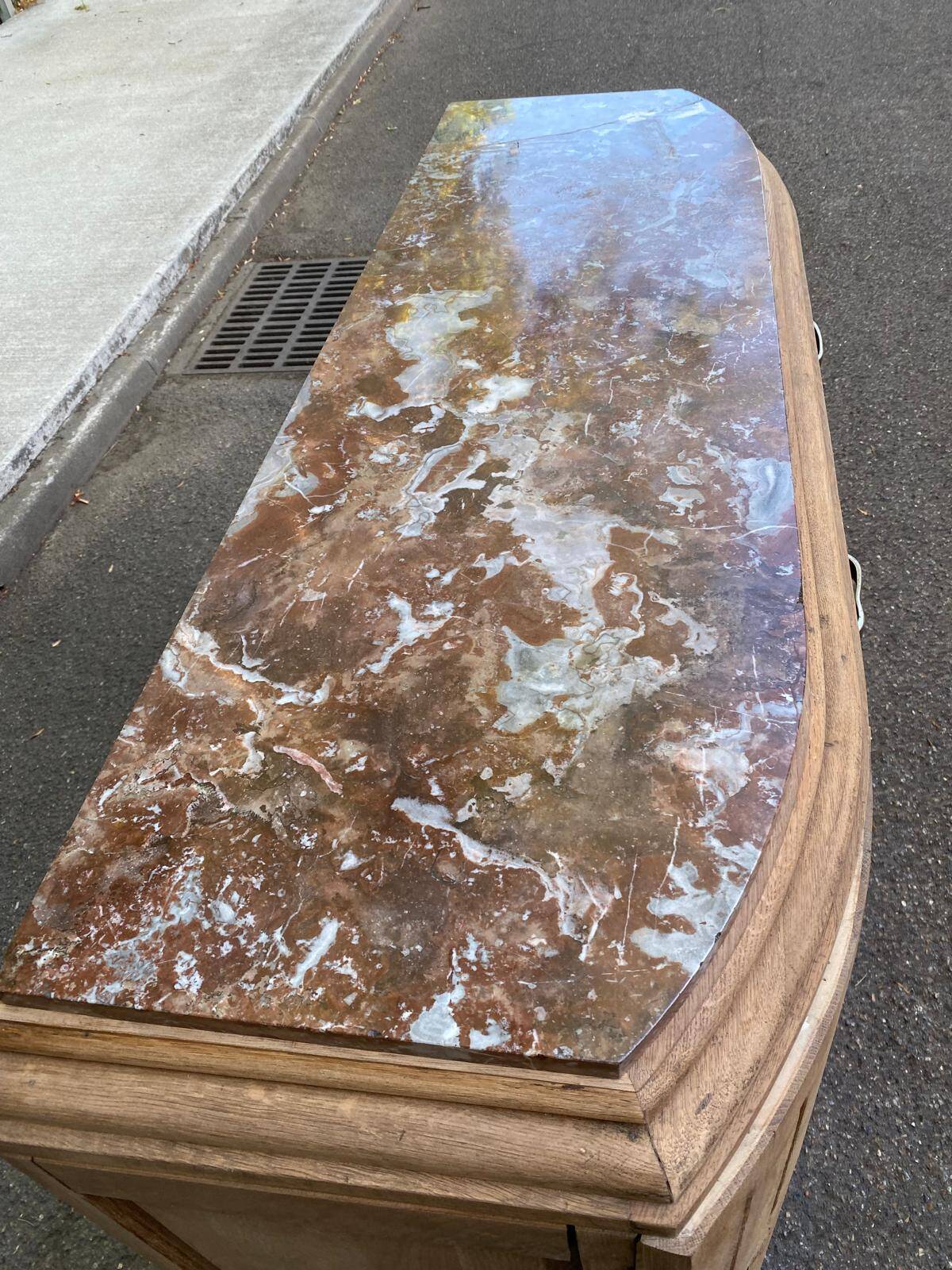Art Deco vintage Parisian buffet renovated in solid oak and pink marble from the 1930s.