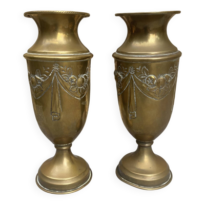 Paire de vases soliflores en laiton embossé estampillés 17 cm
