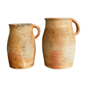 Deux cruches, pots anciens