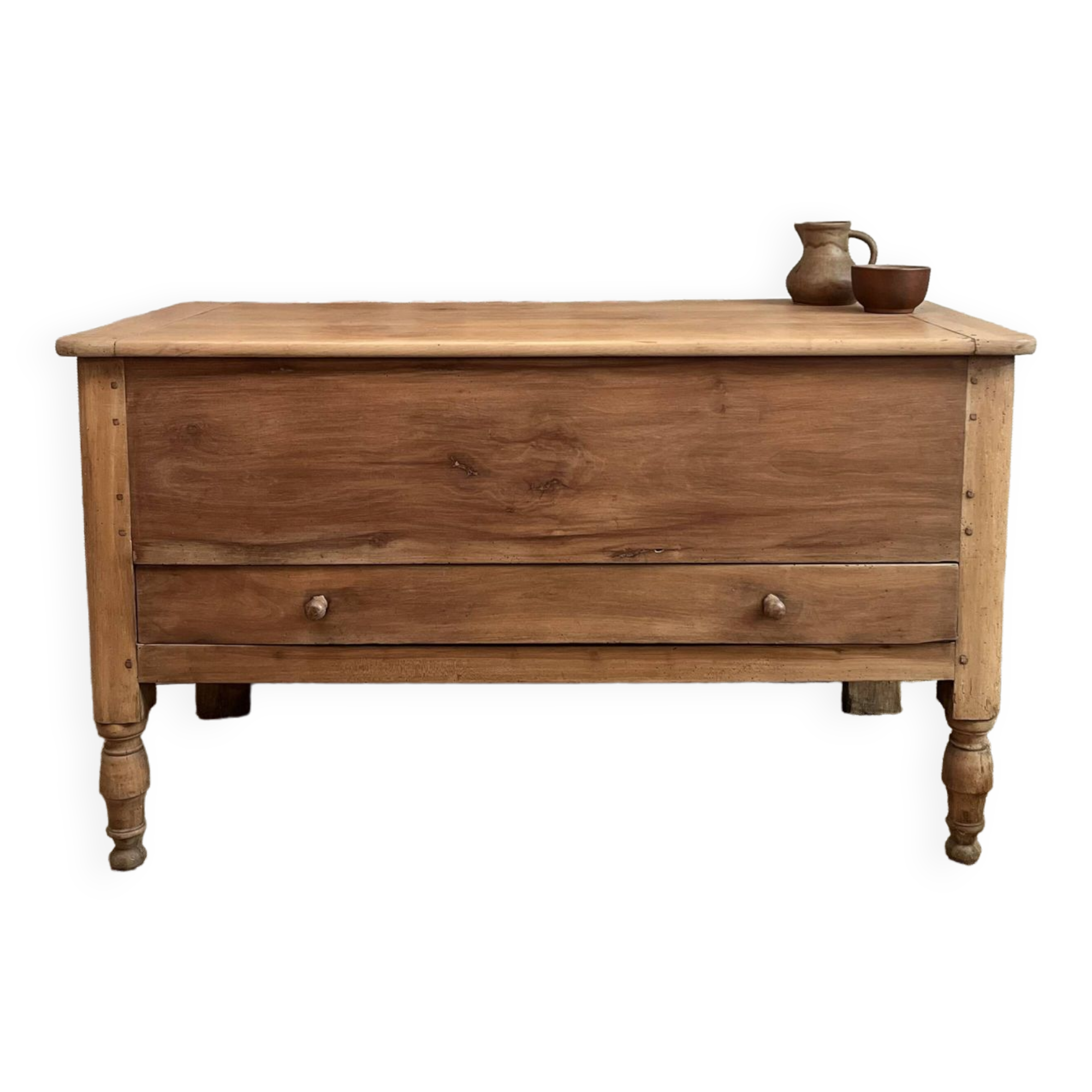 Old hall - Wooden chest