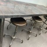Industrial table with 6 pneumatic stools.