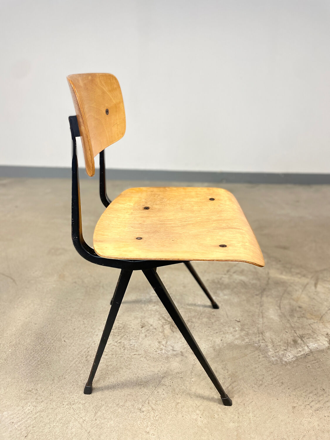 School chair result Friso Kramer, 60s, Netherlands