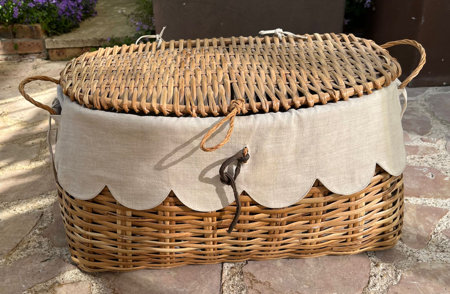Wicker laundry basket