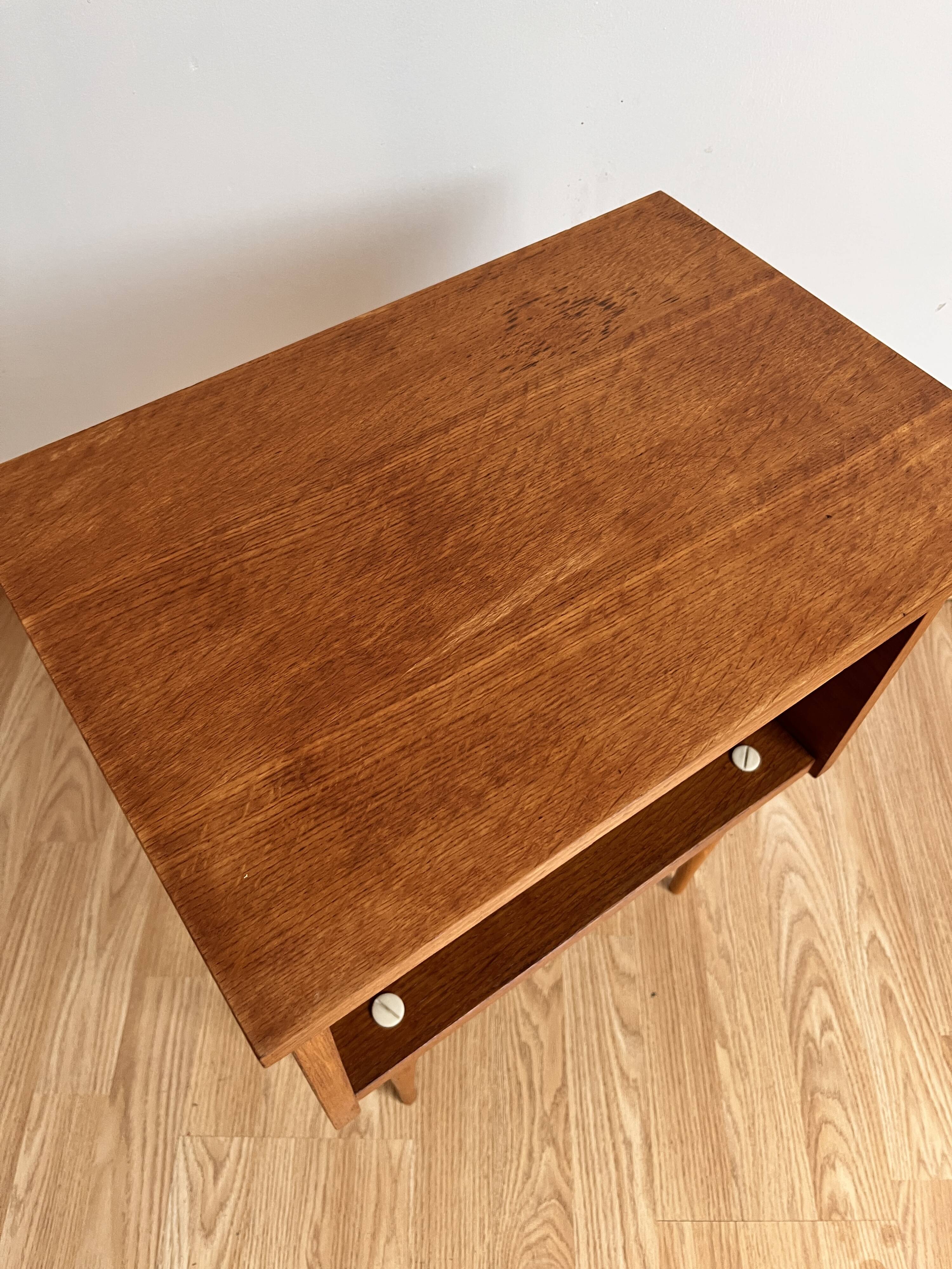 Table de chevet
