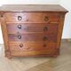 Commode 4 tiroirs en bois massif, début XXème s.