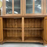Large two-part display case (renovated)