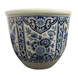 Boch earthenware pot cache