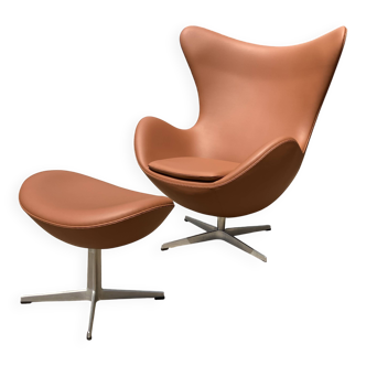 Fritz Hansen Egg Chair in Cognac leather + Ottoman!