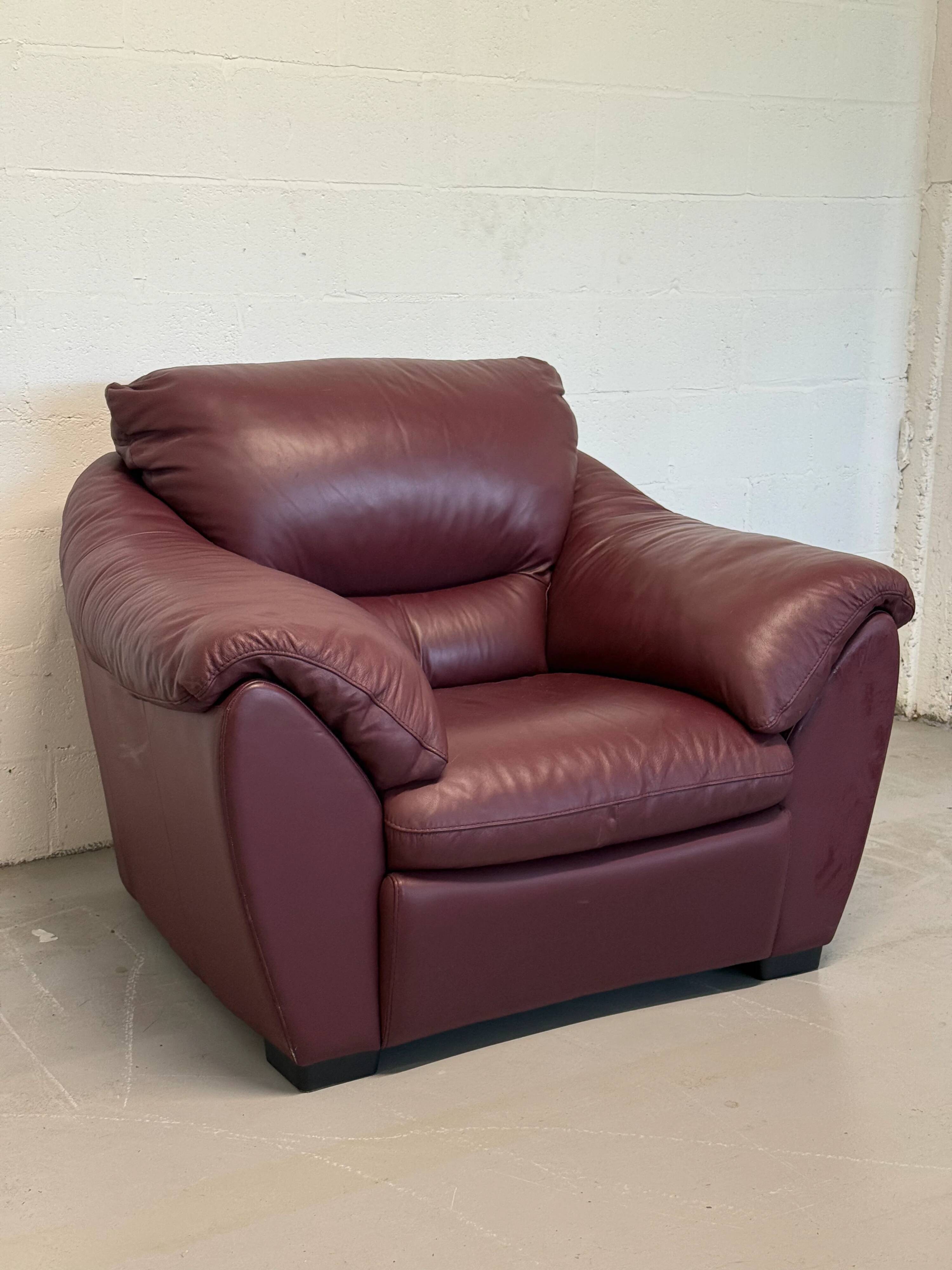 Burgundy leather armchair Natuzzi