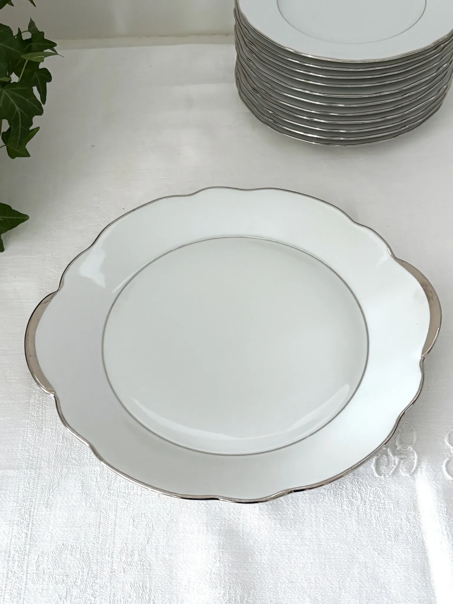 Plat à tarte en porcelaine blanche