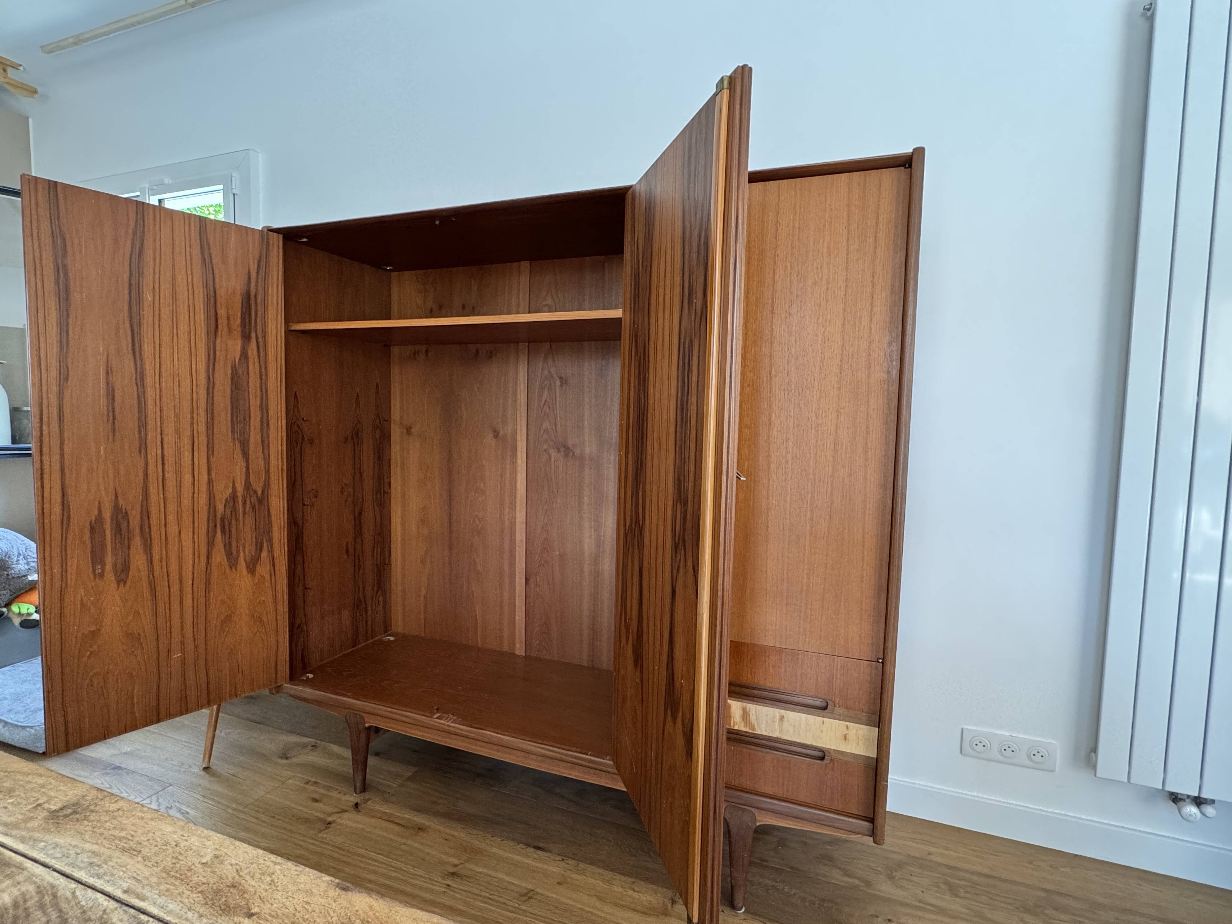 Simat wardrobe 3 doors 3 drawers